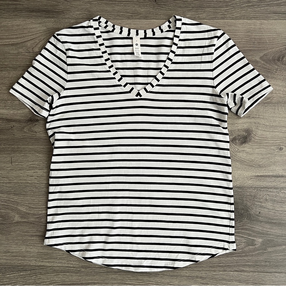 LULULEMON Love V-Neck Tshirt Size 2 Black White Striped Pima Cotton Relaxed Fit